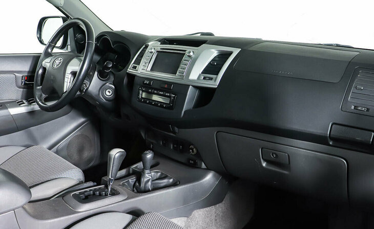 Toyota Hilux - Фото 6