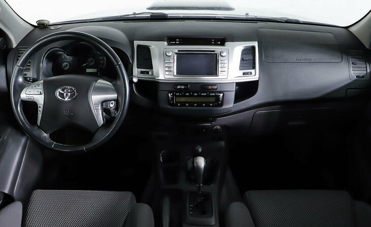 Toyota Hilux - Фото 7