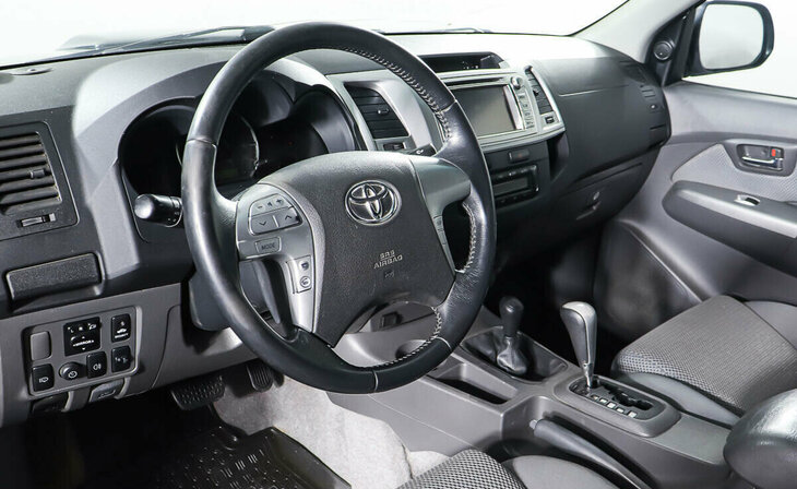 Toyota Hilux - Фото 8