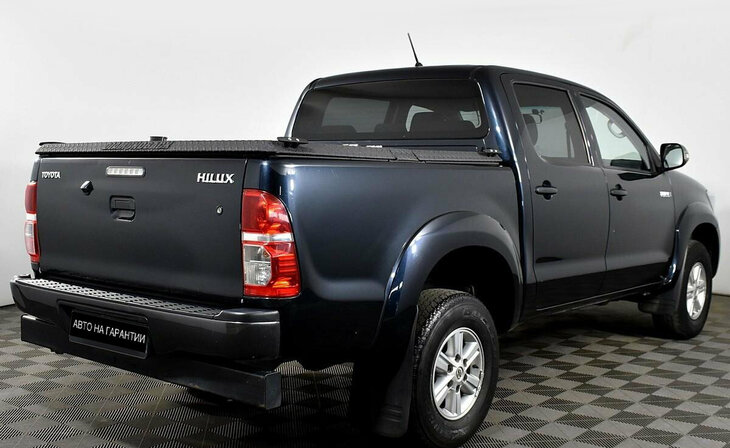 Toyota Hilux - Фото 2