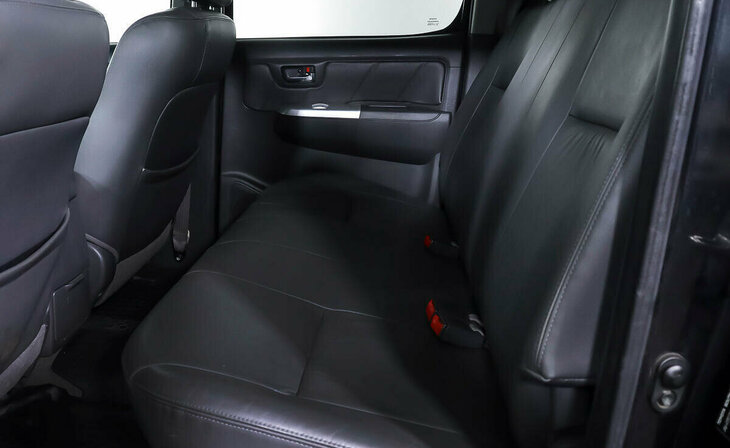 Toyota Hilux - Фото 10