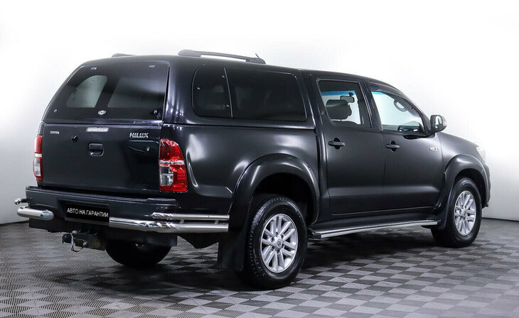 Toyota Hilux - Фото 2