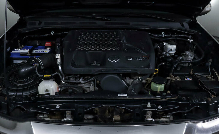 Toyota Hilux - Фото 4