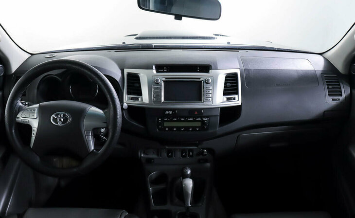 Toyota Hilux - Фото 7