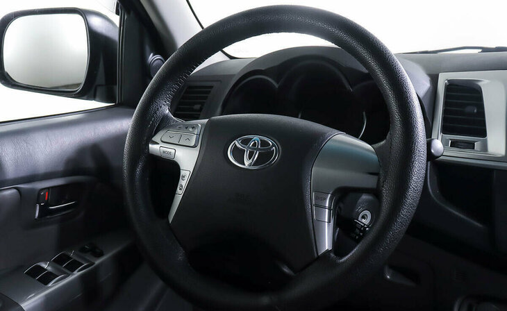 Toyota Hilux - Фото 8