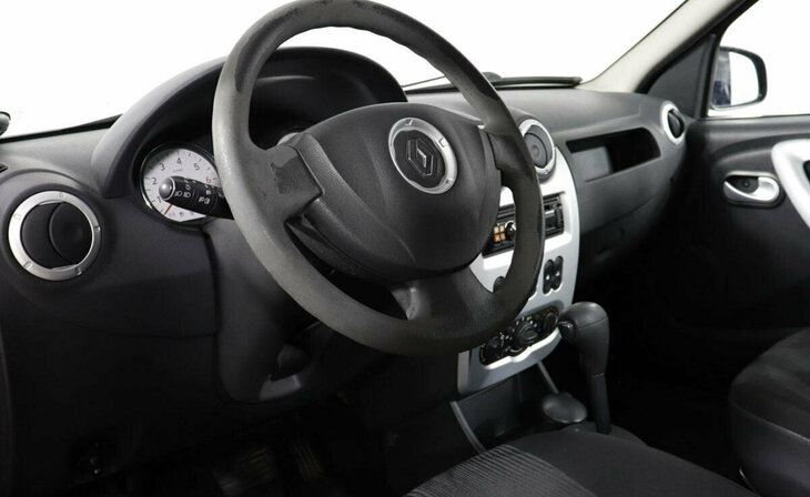 Renault Logan - Фото 5