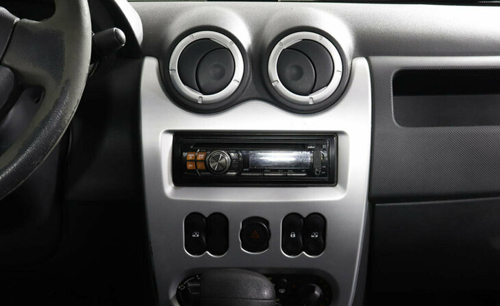 Renault Logan - Фото 7