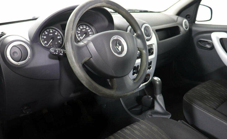 Renault Logan - Фото 6