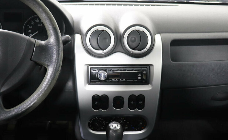 Renault Logan - Фото 7