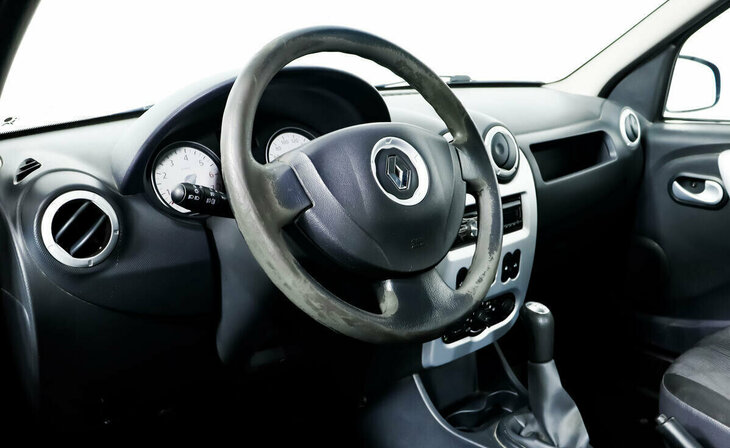 Renault Logan - Фото 6