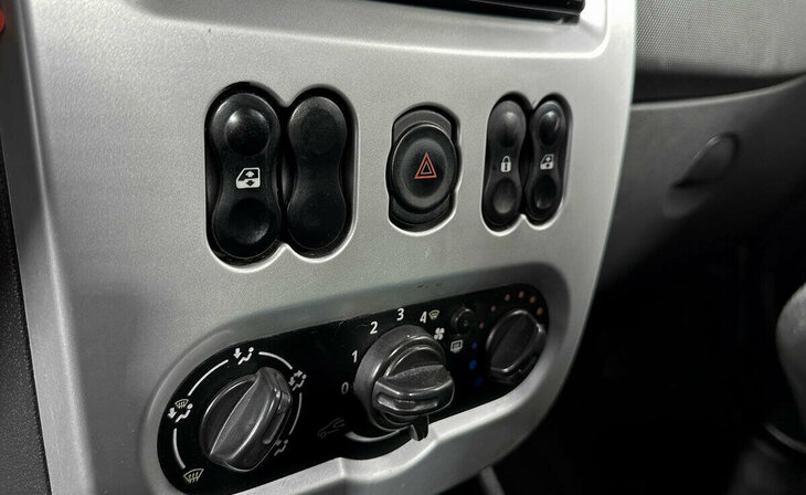 Renault Logan - Фото 8