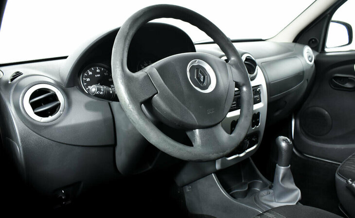 Renault Logan - Фото 8