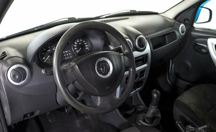 Renault Logan - Фото 6