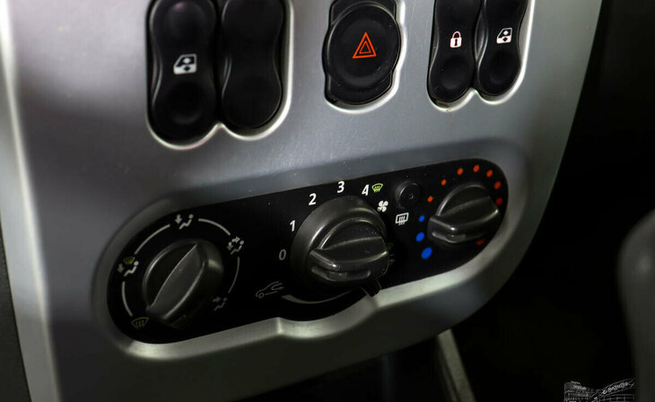 Renault Logan - Фото 8