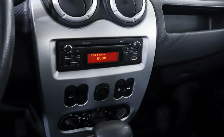 Renault Logan - Фото 9