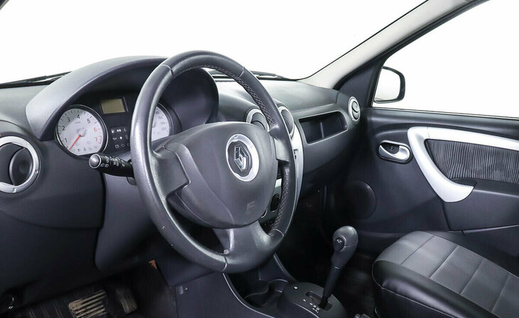 Renault Logan - Фото 6