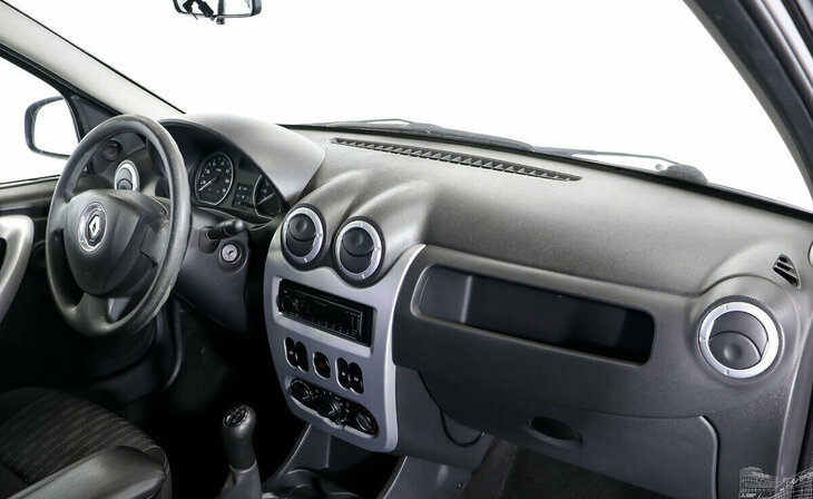 Renault Logan - Фото 4