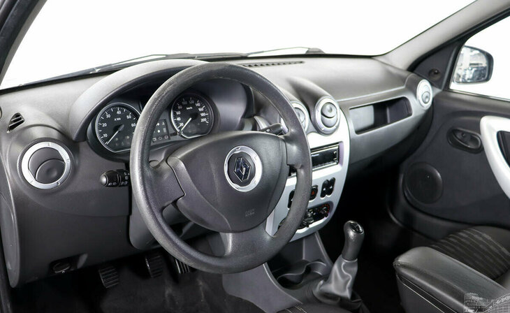 Renault Logan - Фото 6