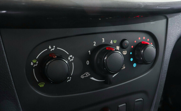 Renault Logan - Фото 11