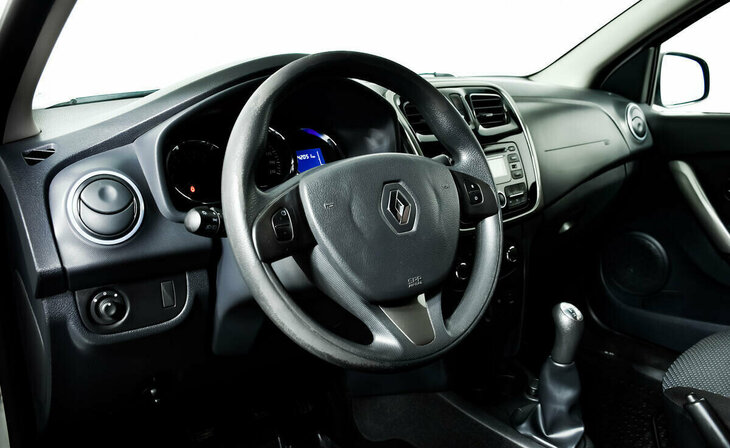 Renault Logan - Фото 9