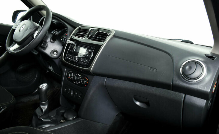 Renault Logan - Фото 6