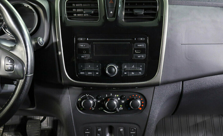 Renault Logan - Фото 11