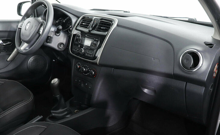 Renault Logan - Фото 4