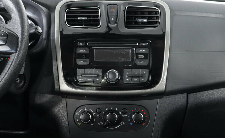 Renault Logan - Фото 7