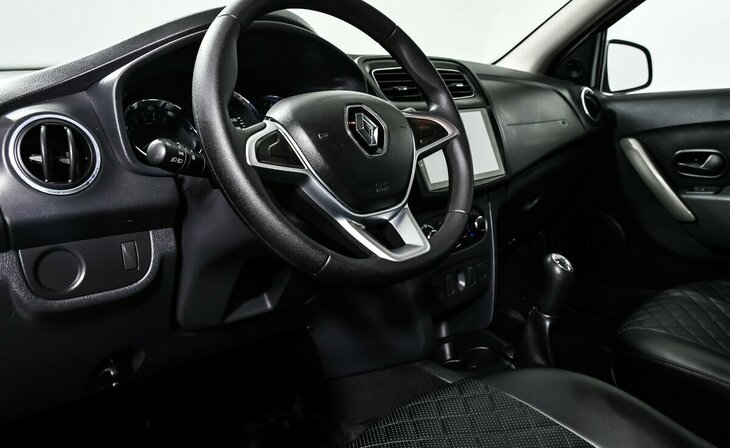 Renault Logan - Фото 6