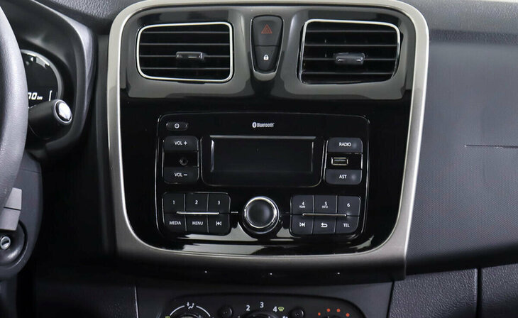 Renault Logan - Фото 11