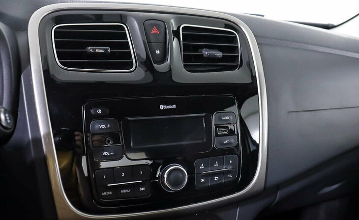 Renault Logan - Фото 12