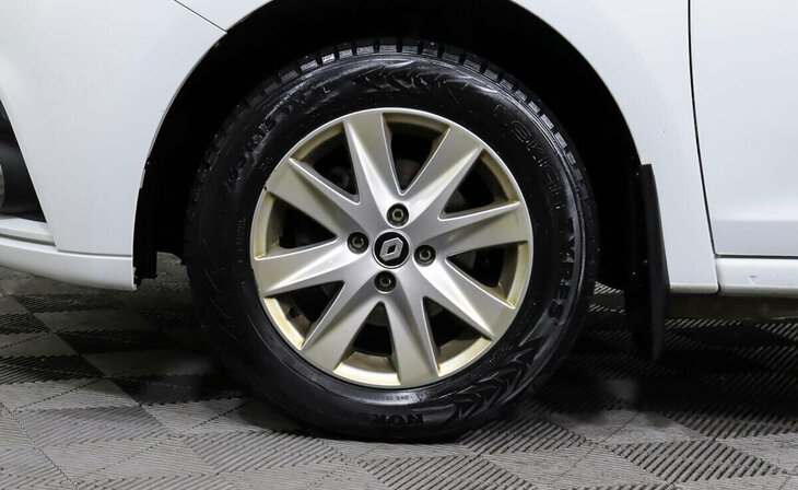 Renault Logan - Фото 6