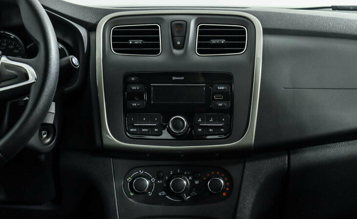 Renault Logan - Фото 7