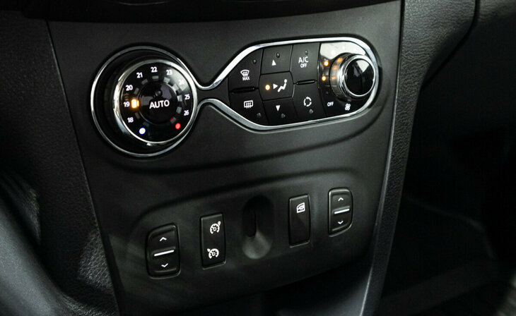 Renault Logan - Фото 9