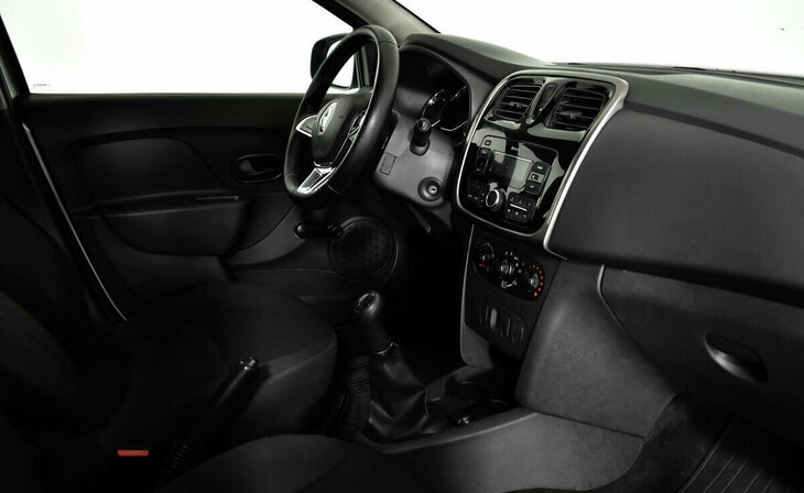 Renault Logan - Фото 6