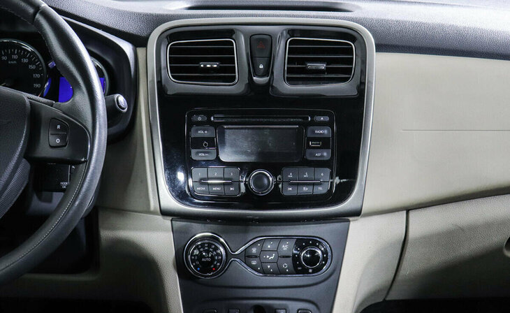 Renault Logan - Фото 7