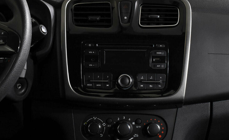 Renault Logan - Фото 11