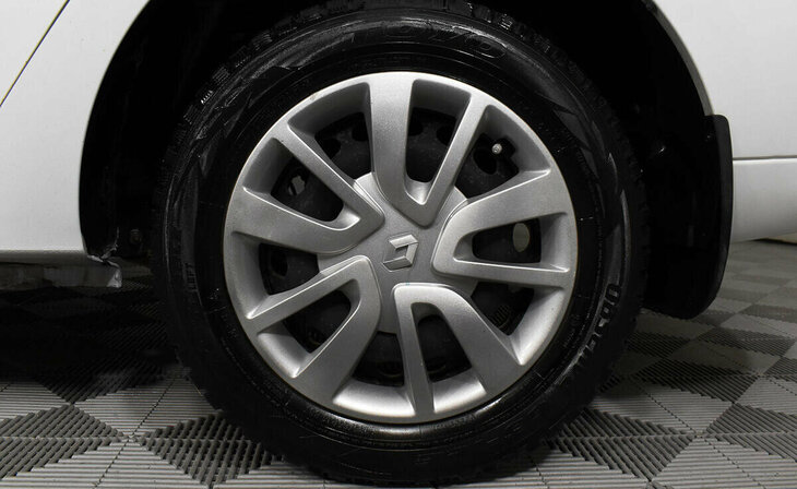 Renault Logan - Фото 6