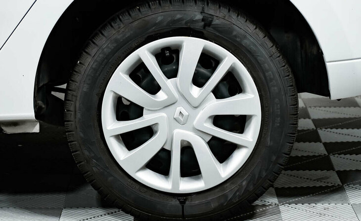 Renault Logan - Фото 7