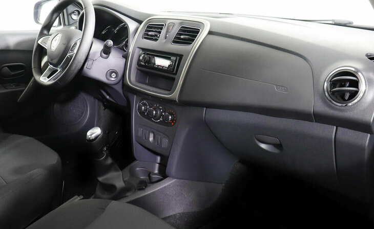 Renault Logan - Фото 4