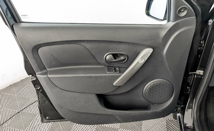 Renault Logan - Фото 17