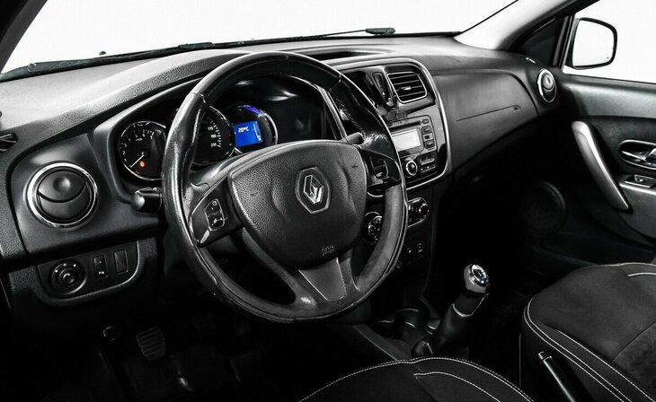 Renault Logan - Фото 9