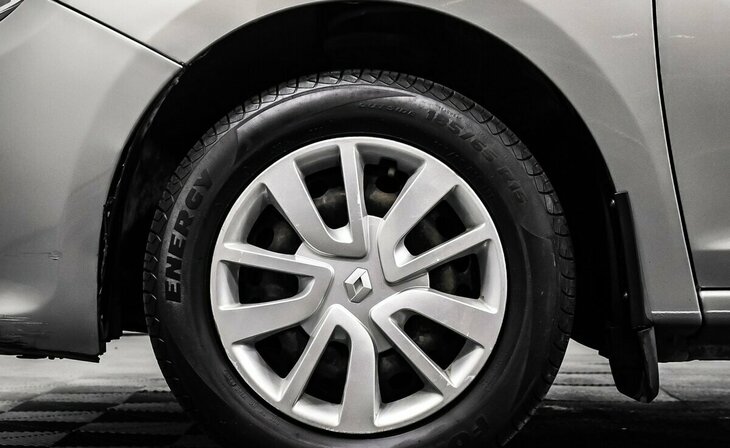 Renault Logan - Фото 6