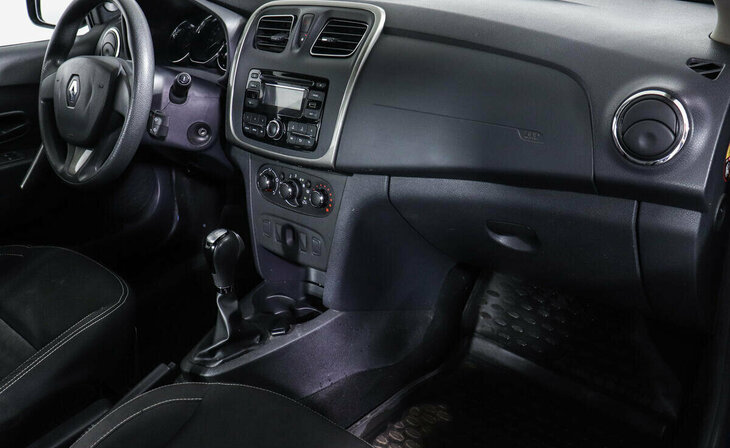 Renault Logan - Фото 4