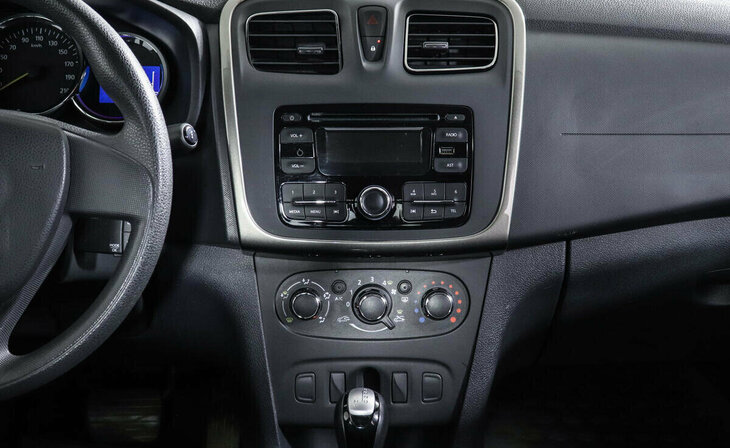 Renault Logan - Фото 7