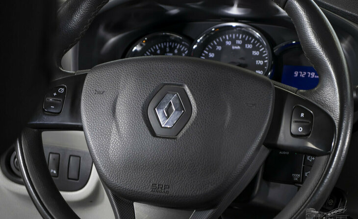 Renault Logan - Фото 9