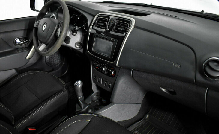 Renault Logan - Фото 4