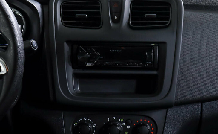 Renault Logan - Фото 11