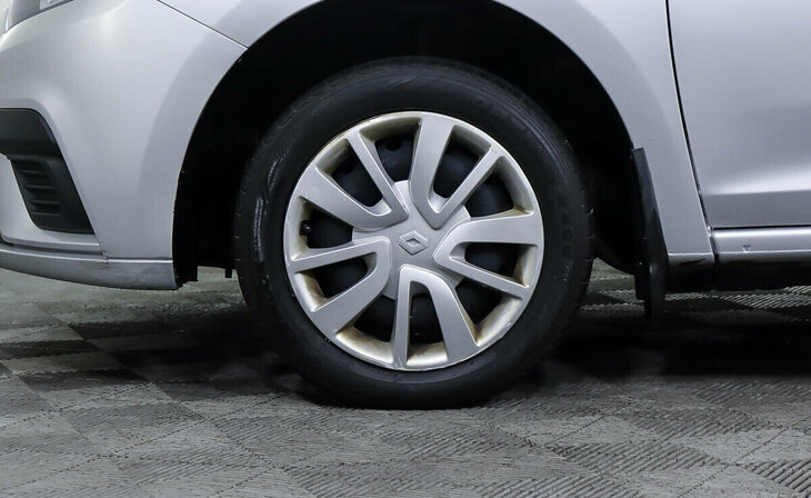 Renault Logan - Фото 6