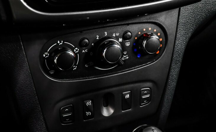 Renault Logan - Фото 9